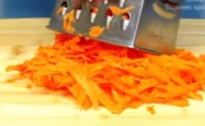 Приготовление супа-пюре из кабачков с плавленным сыром: шаг 4