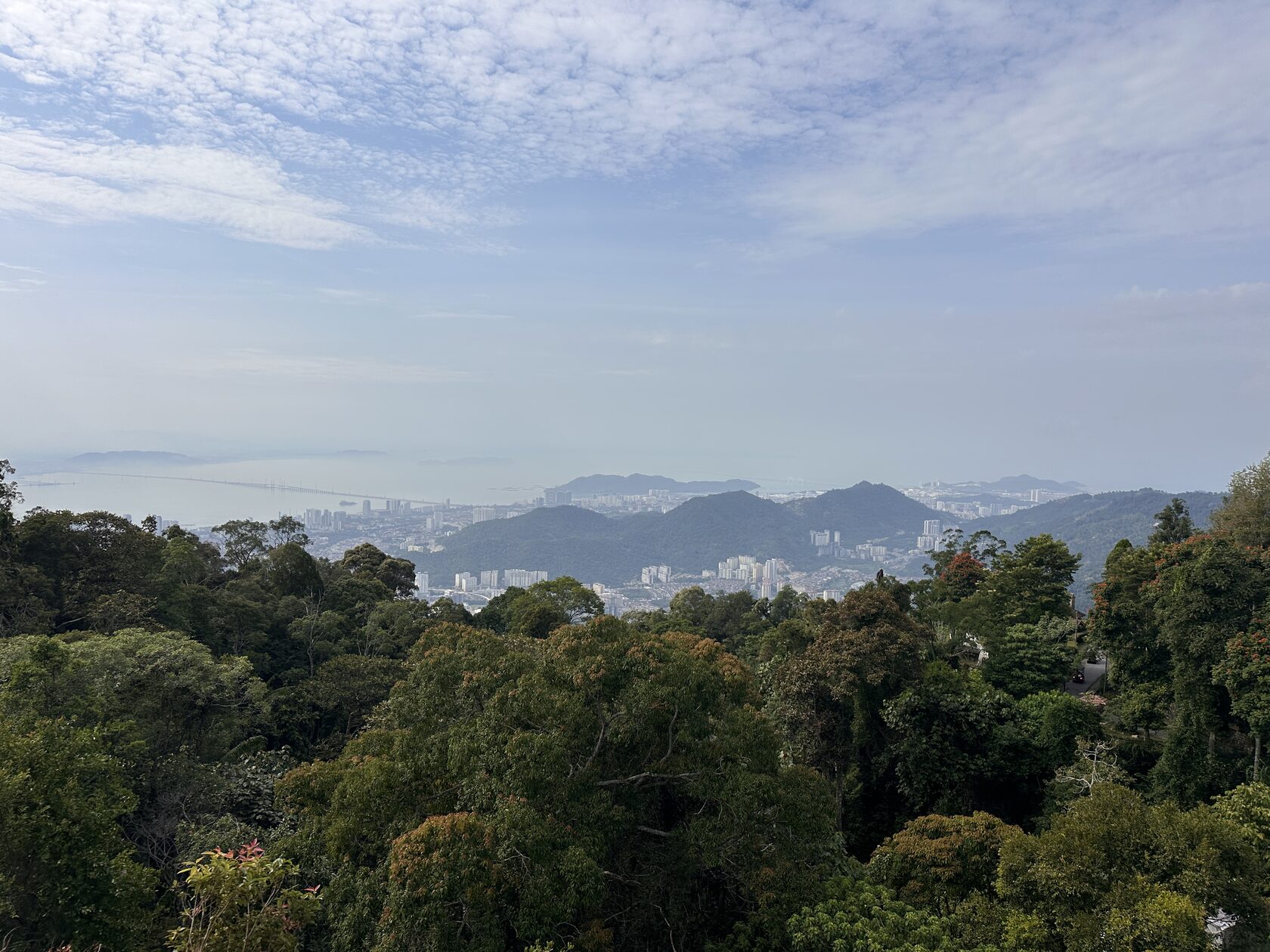 Вид на Джорджтаун и побережье с Penang Hill