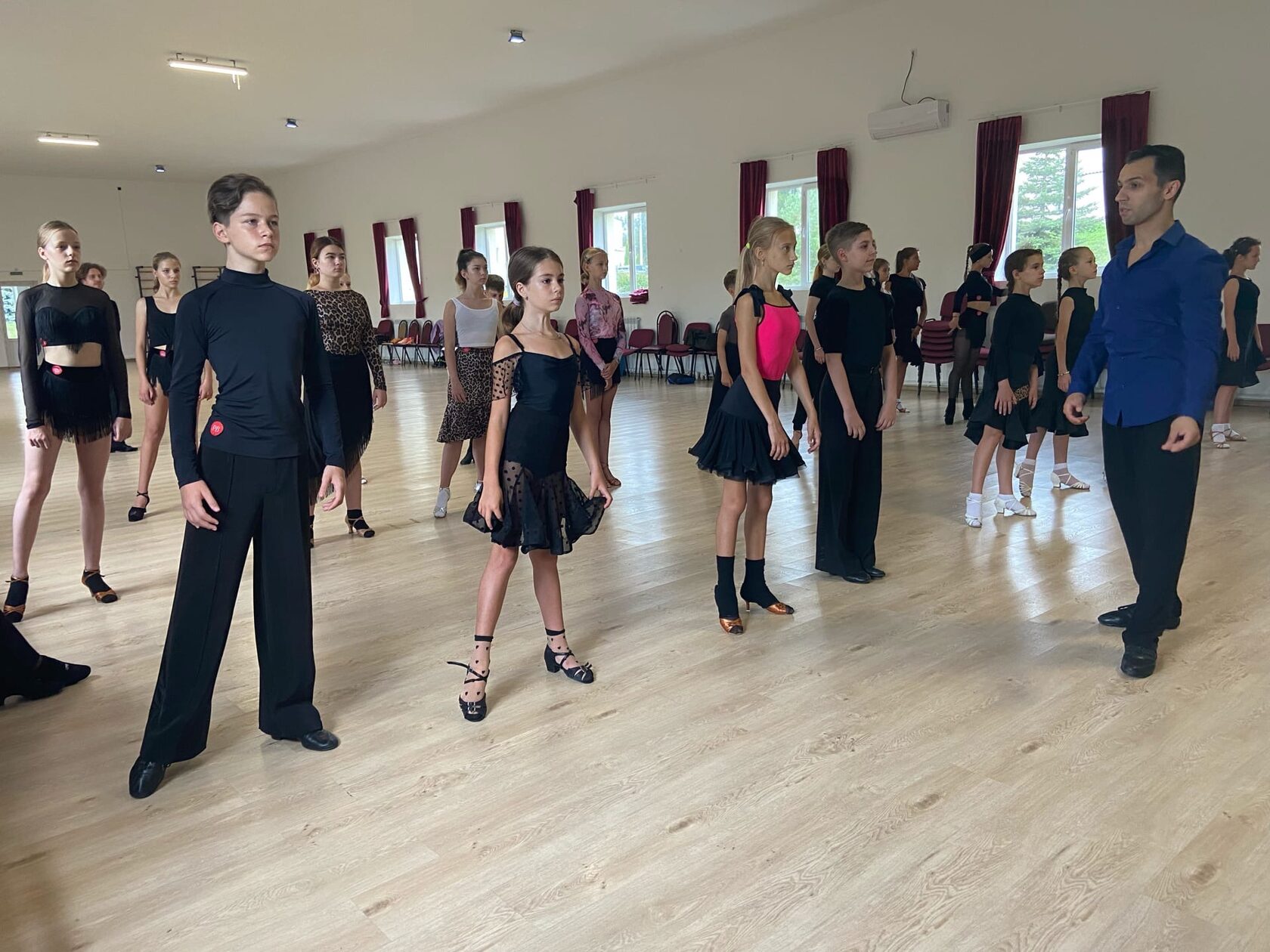 Dance class школа танцев. Спортивно бальные танцы тренировочн. Мастер класс бальные танцы. Бальные танцы ногинск. Бальные танцы алтуфьево бибирево отрадное.