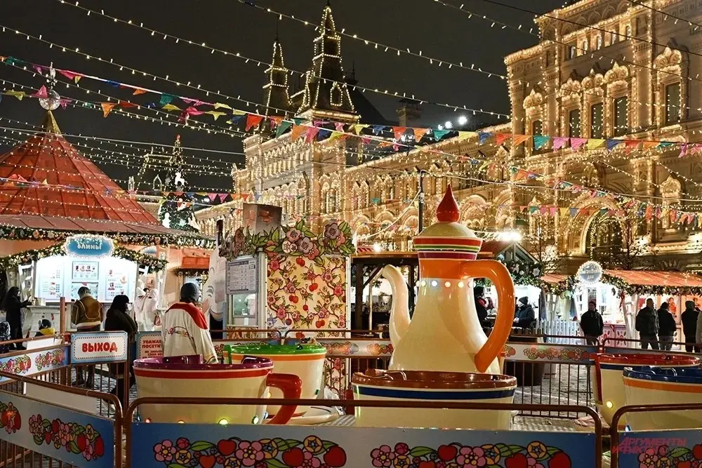 Новый год 2026 на Красной площади Москва, ГУМ-каток и праздничная иллюминация 31 декабря