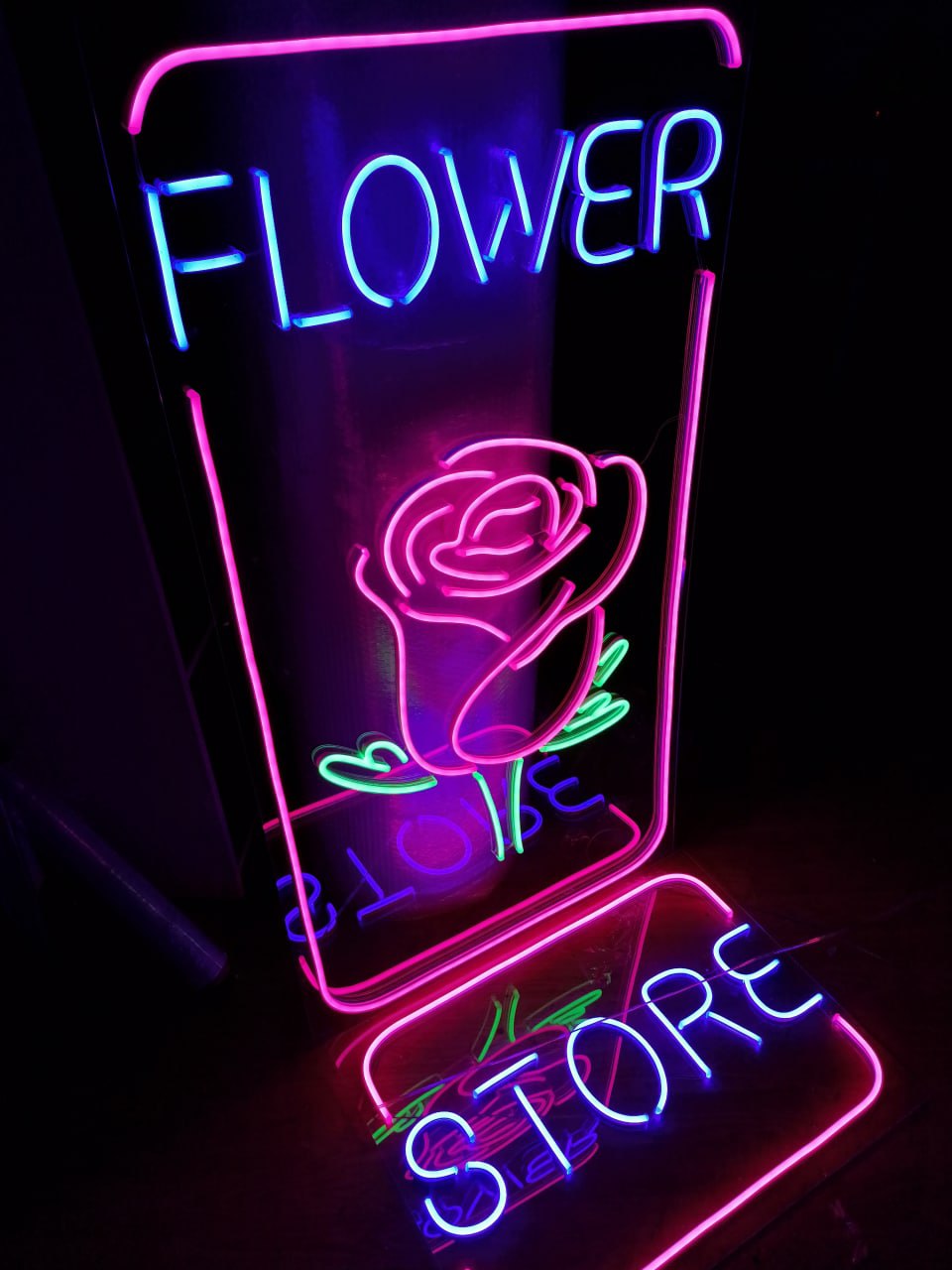 Неоновая вывеска для цветочного магазина FLOWER STORE с рисунком розы