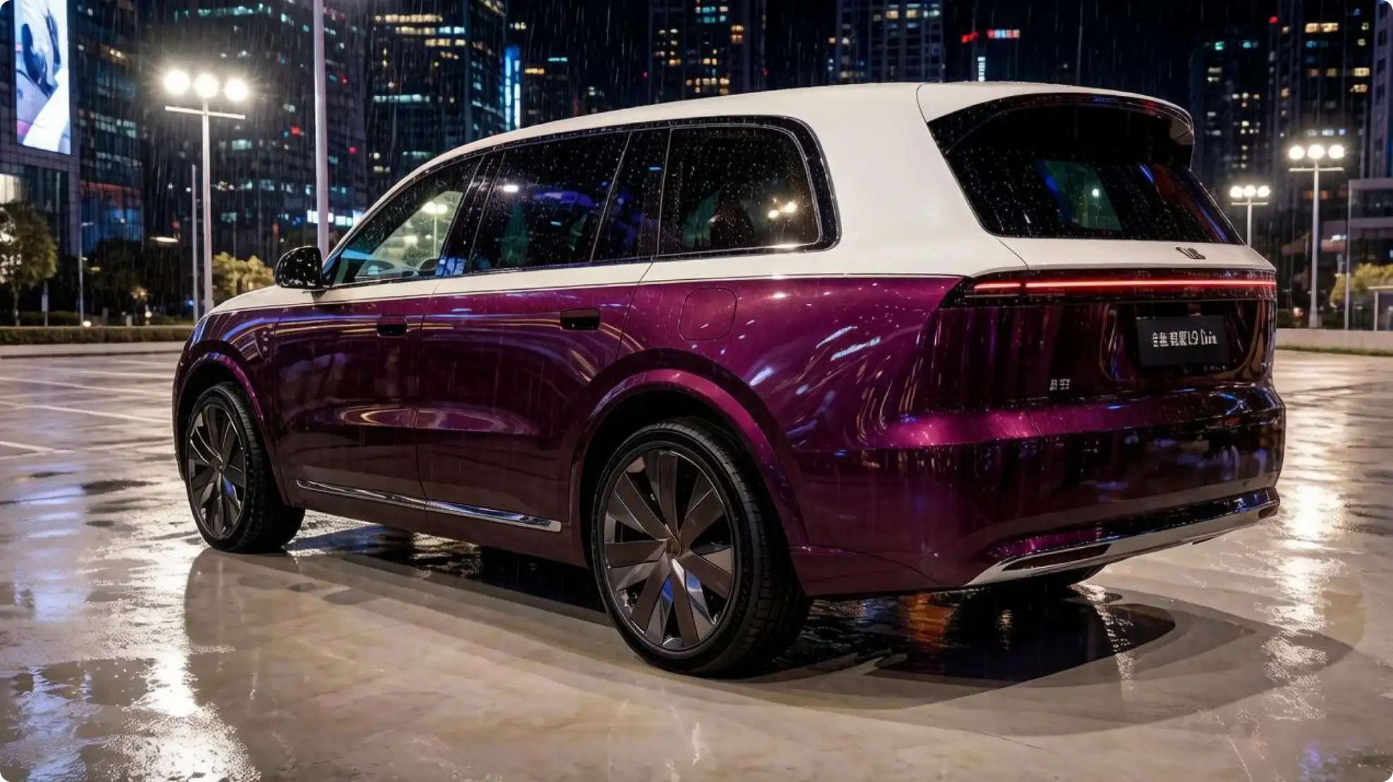 Li Auto L9 Livis: двухцветный кузов, белая крыша и 22-дюймовые диски, вид сзади-сбоку
