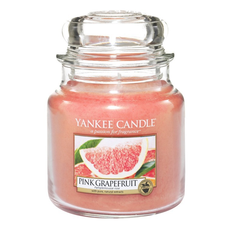 Свеча грейпфрут. Свечи ароматические грейпфрут. yankee candle свечи png. свеча и грейпфрут. yankee candle evergreen mist medium jar.