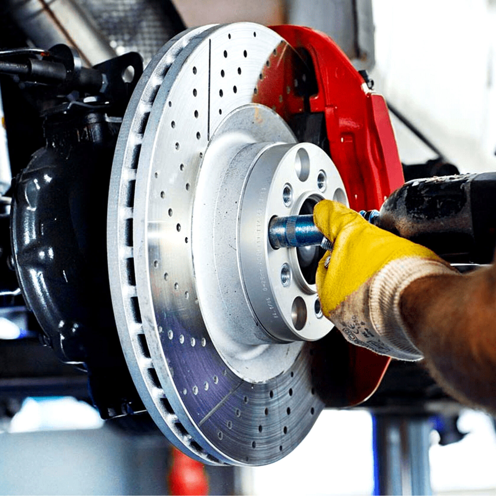 Машину колбасит при торможении. Шевроле лачетти 2008 при торможении бьет руль. Почему трясет руль при торможении. Дисковые тормоза на мазду 6 gg. Биение руля из за погнутого привода.