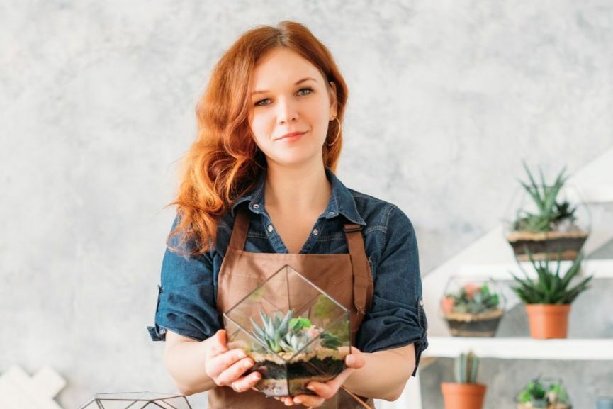 фото парня и девушки на романтическом свидании в публичном месте