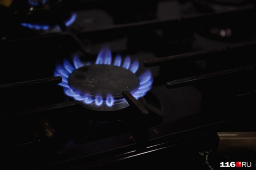 Омичей возмущает черный дым из труб ТЭЦ-5 | Источник: Евгений Софийчук / NGS55.RU 