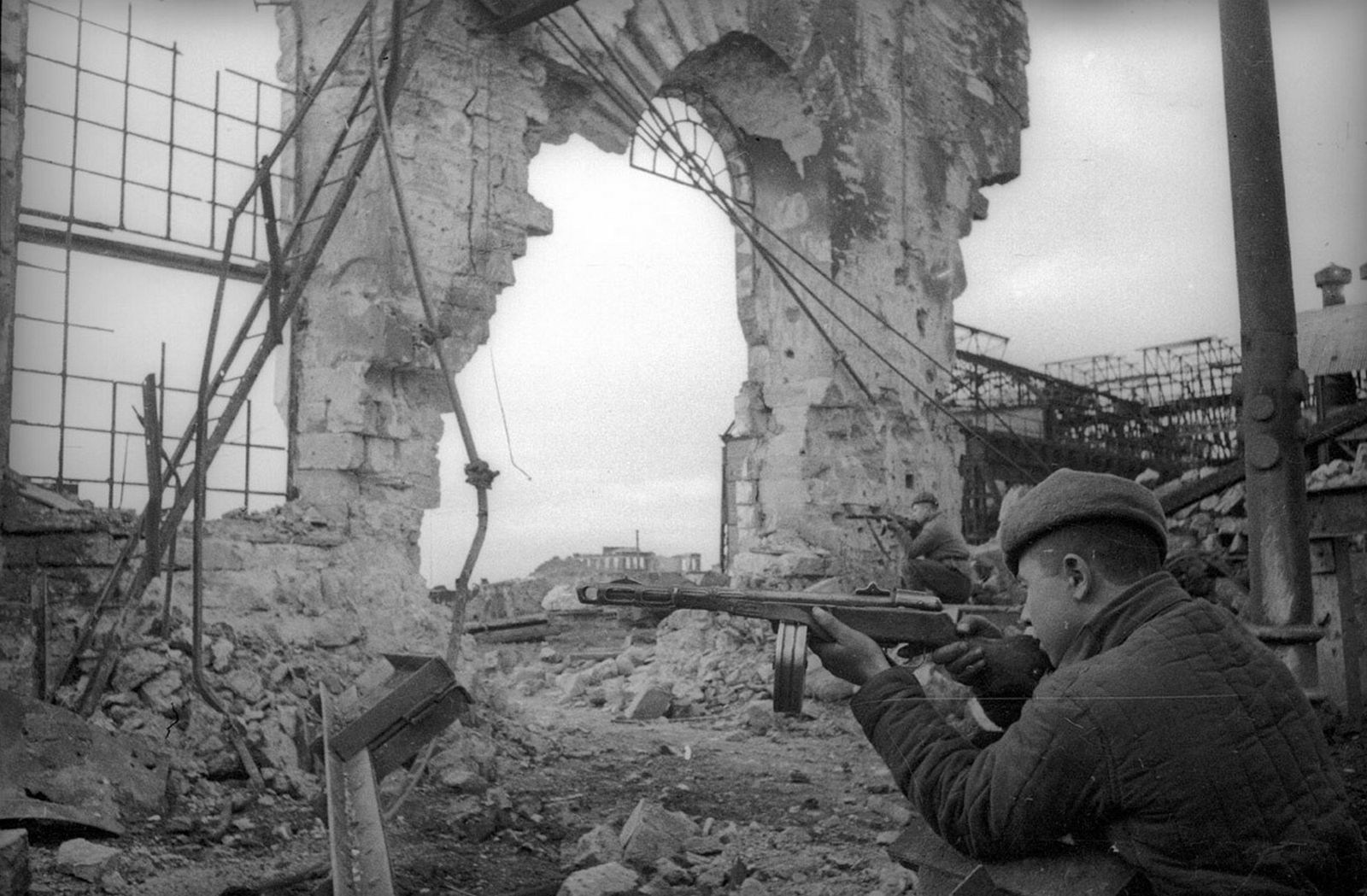 Керчь время. Освобождение Керчи апрель 1944. Керчь 1944 г. фотограф: Евгений Халдей.. Керчь 1944 год. Керчь в годы Великой Отечественной войны.