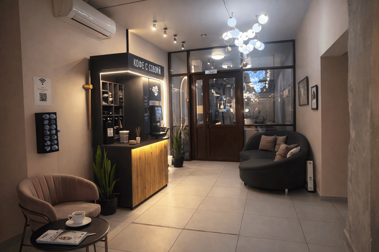 Зона ожидания в клинике Любимый-мастер Волгоград