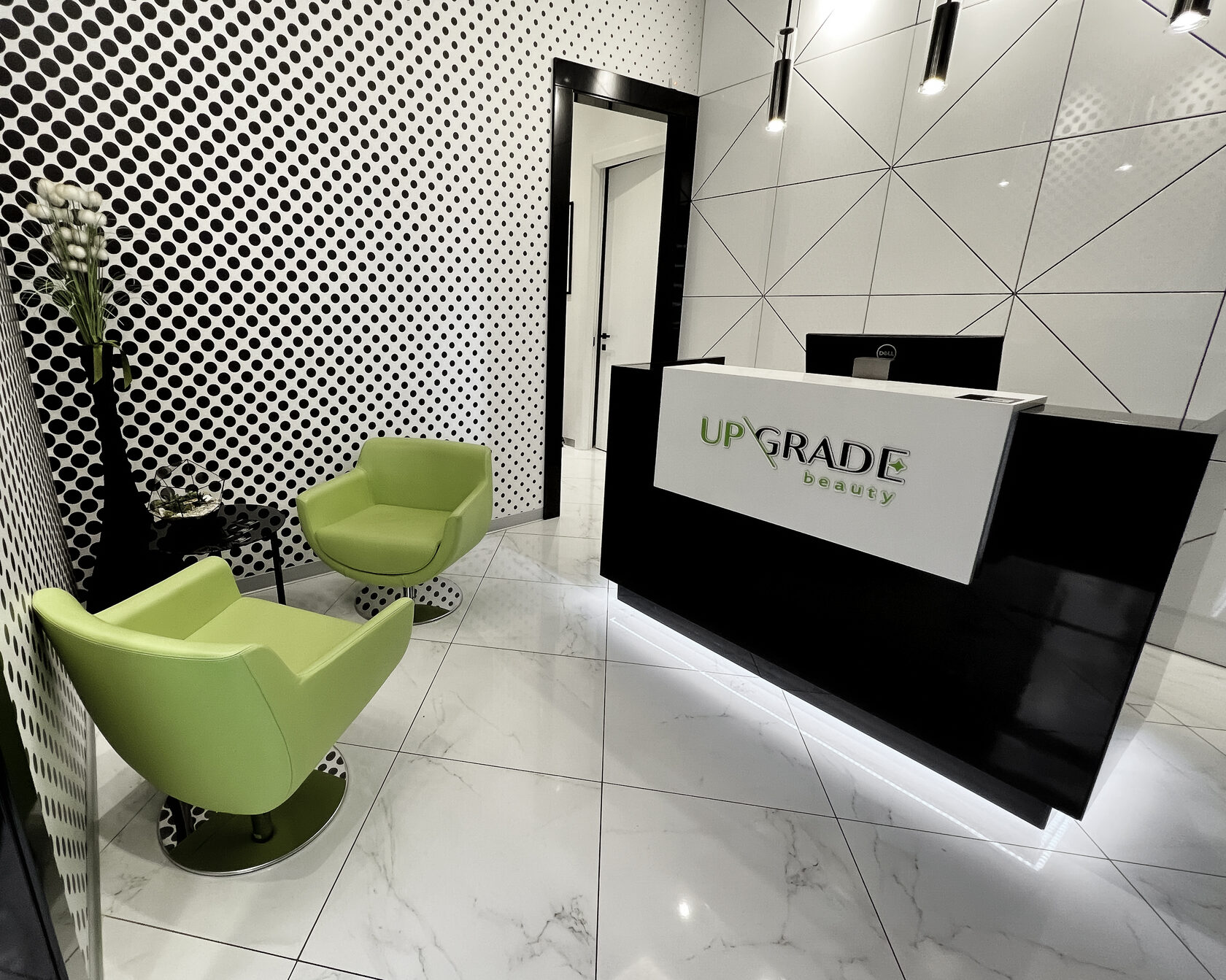 Ресепшен салона UP\GRADE beauty