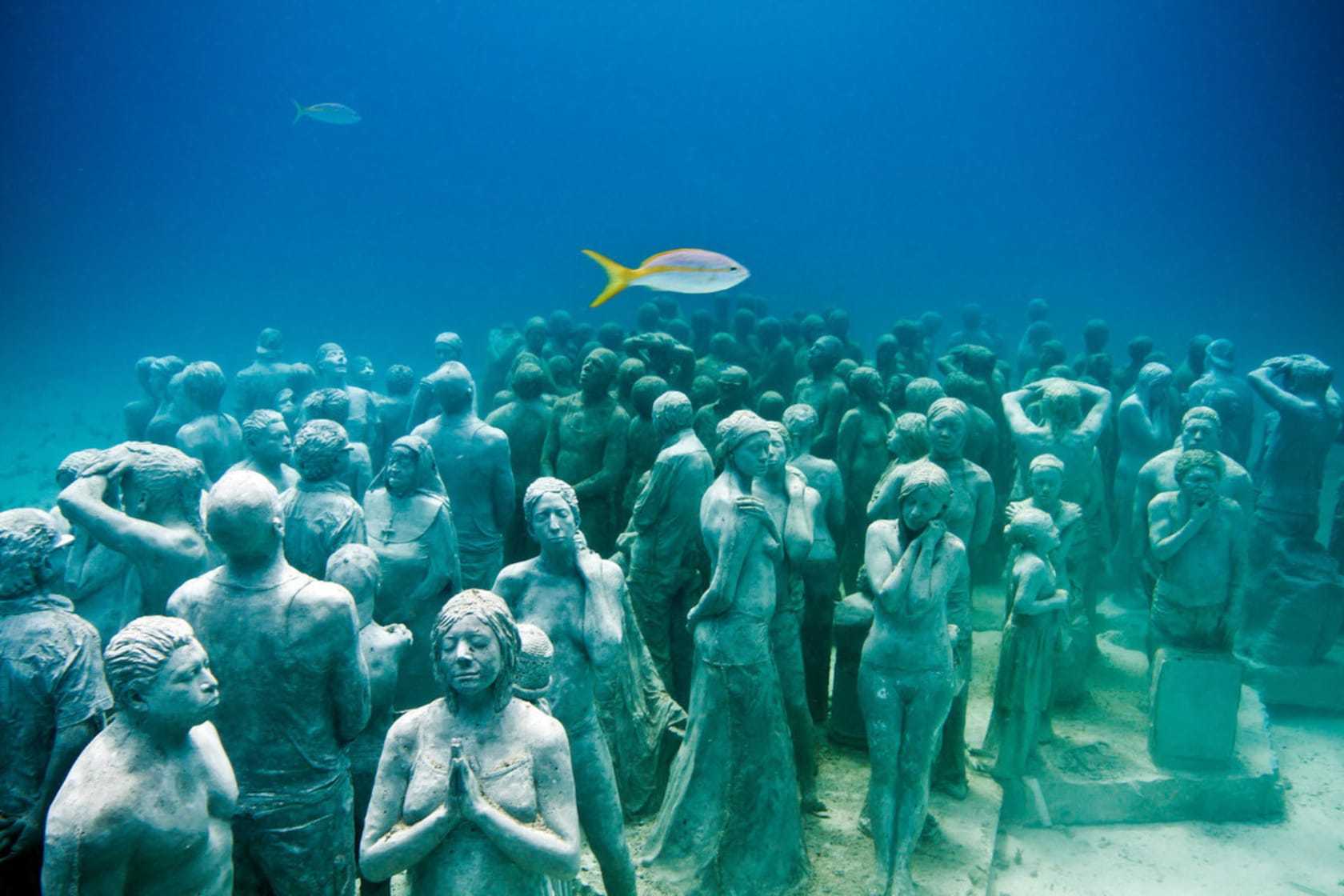 Статуи в море. Канкун музей подводных скульптур. Канкун Мексика подводный музей. Музей подводных скульптур, Канкун, Мексика. Подводный музей Муза город Канкун Мексика.