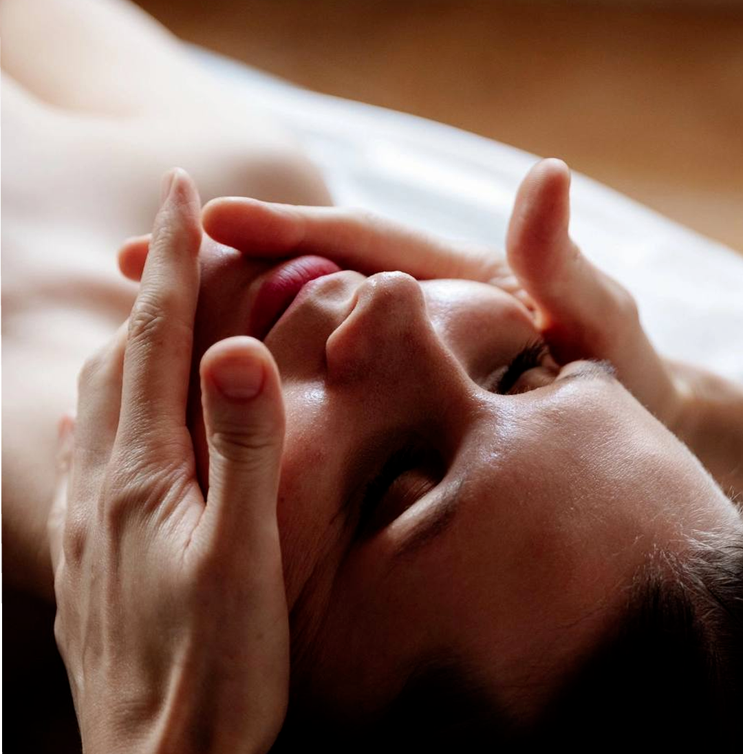 Массажный уход для лица «Ювелирная точность»