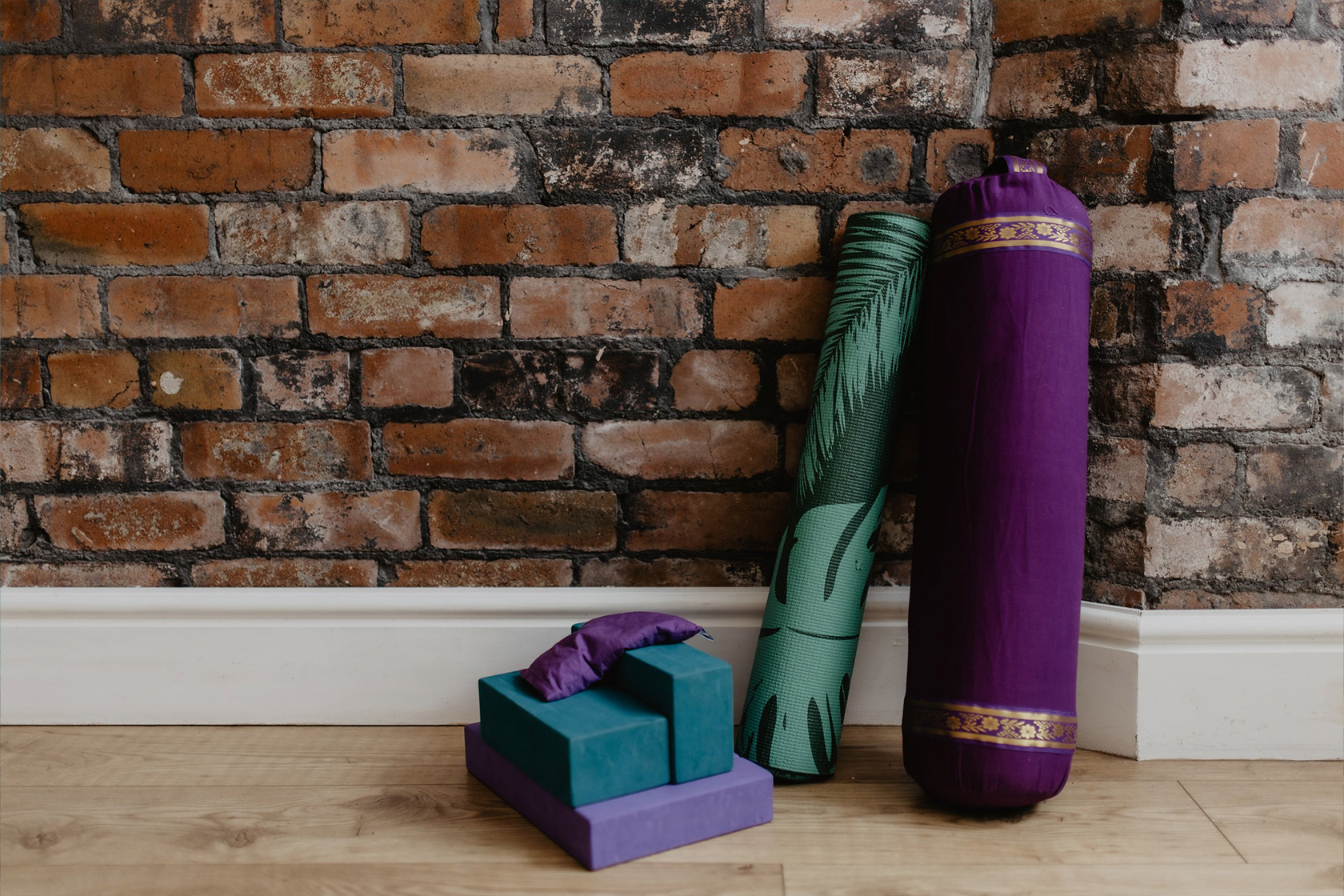 Коврик для йоги и дополнительные атрибуты