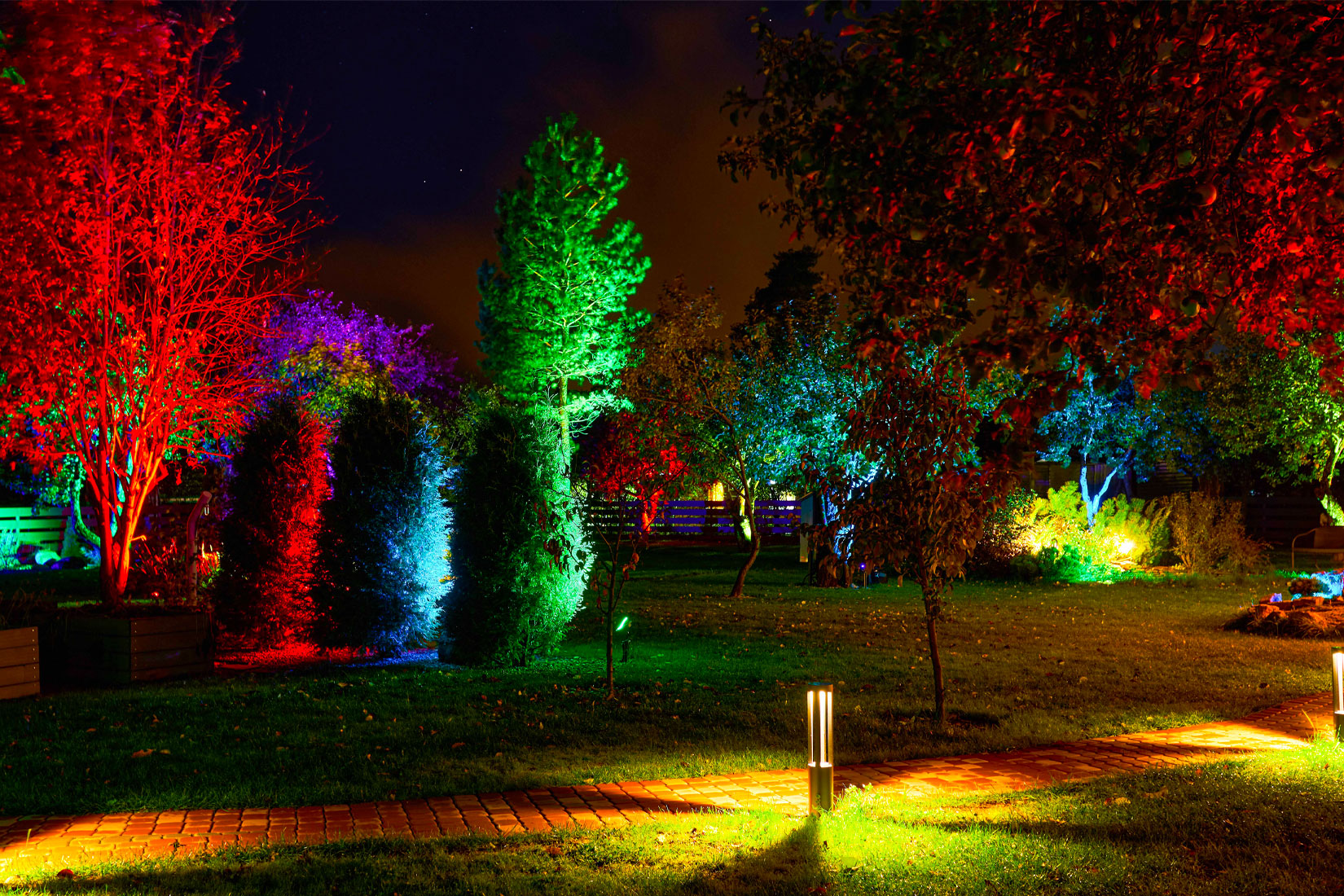 Готовые комплекты ландшафтного освещения деревьев и сада от 4 до 18 ...