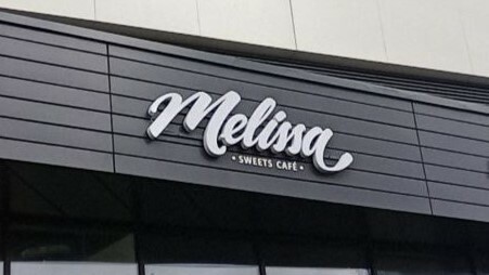 Вывеска днём