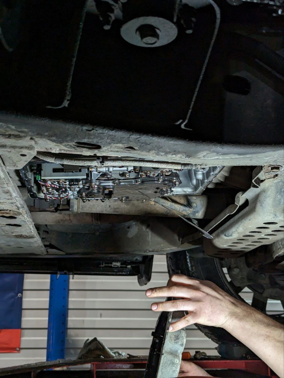 Демонтаж поддона АКПП Nissan Patrol