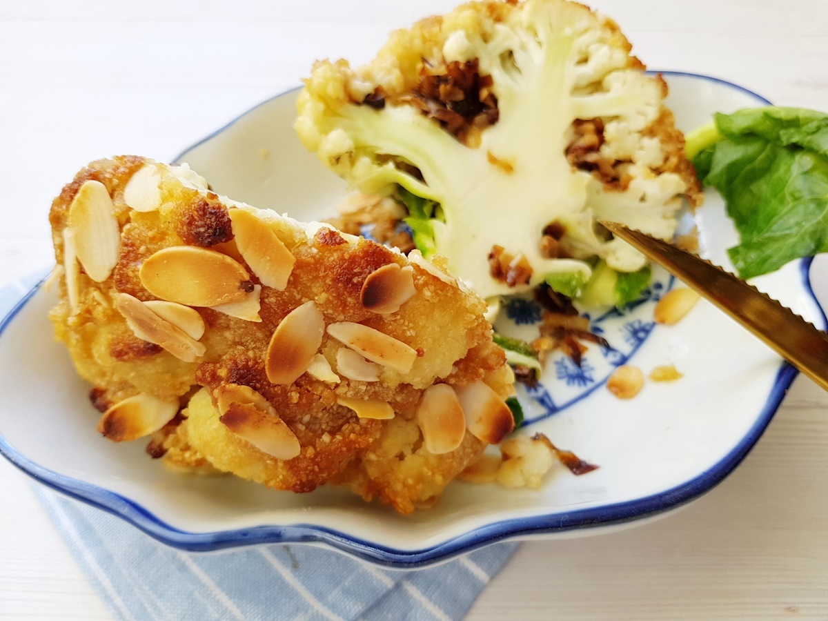 Мясные колобки с грибами и цветной капустой