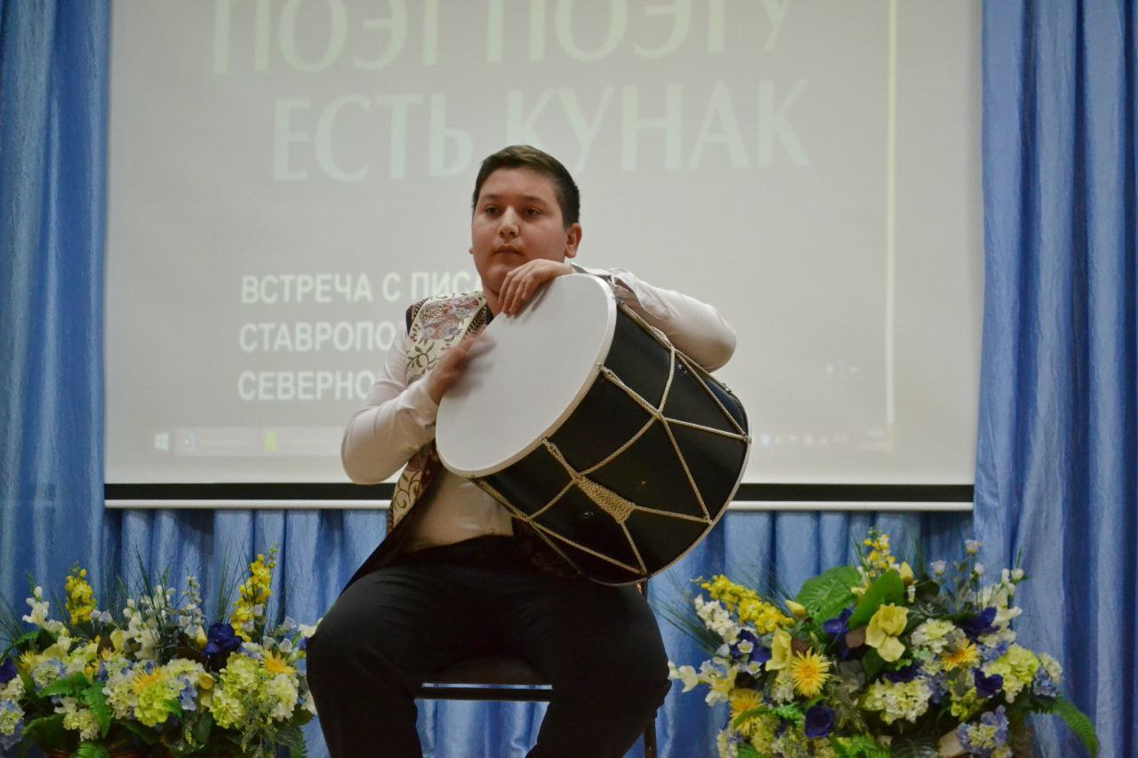 Поэт поэту есть кунак. Поэт поэту есть кунак
