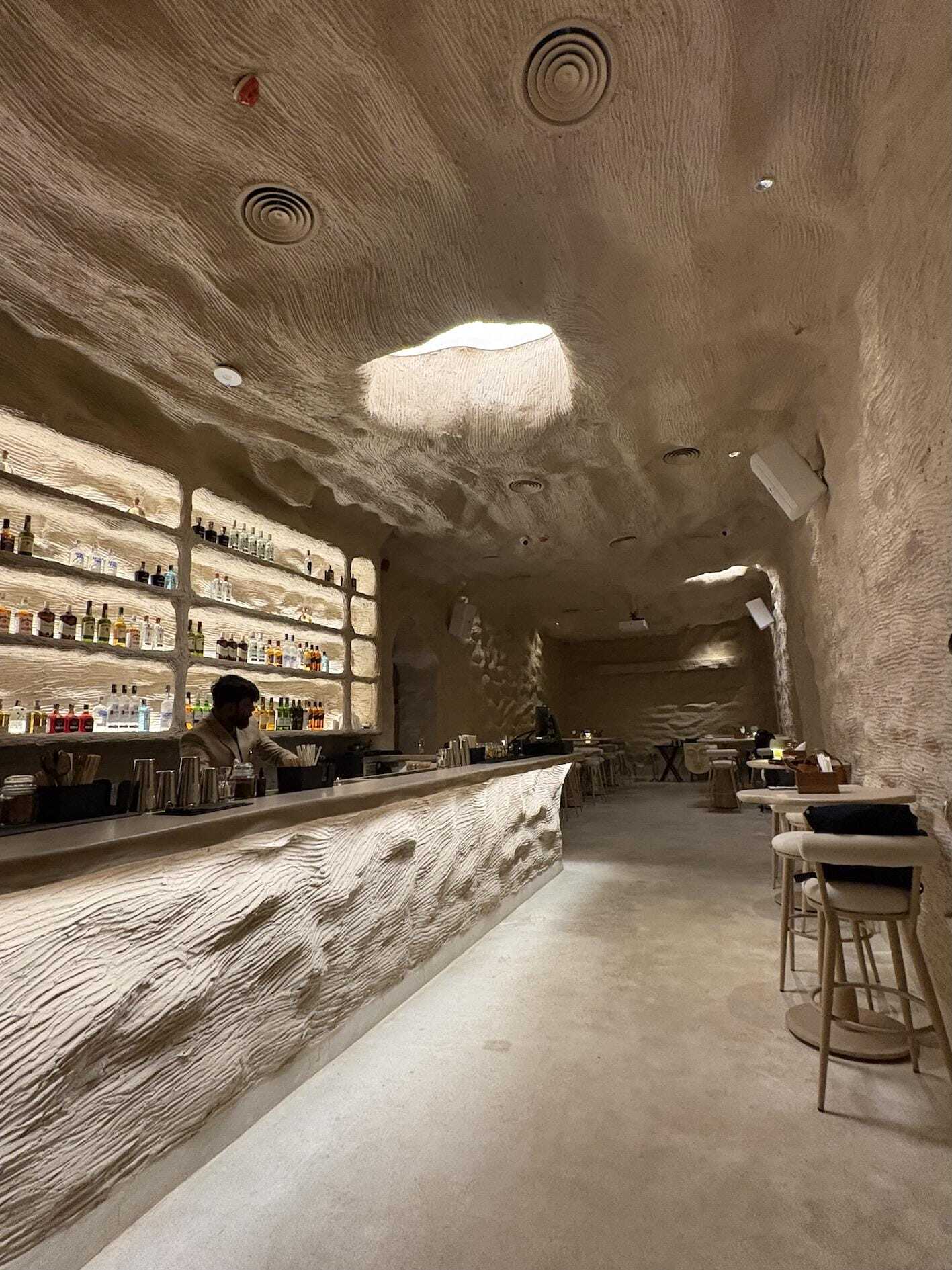 Cove Club: свет меняет характер клубного пространства