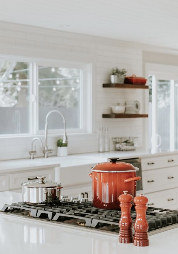 Organised kitchen with the pot in the front