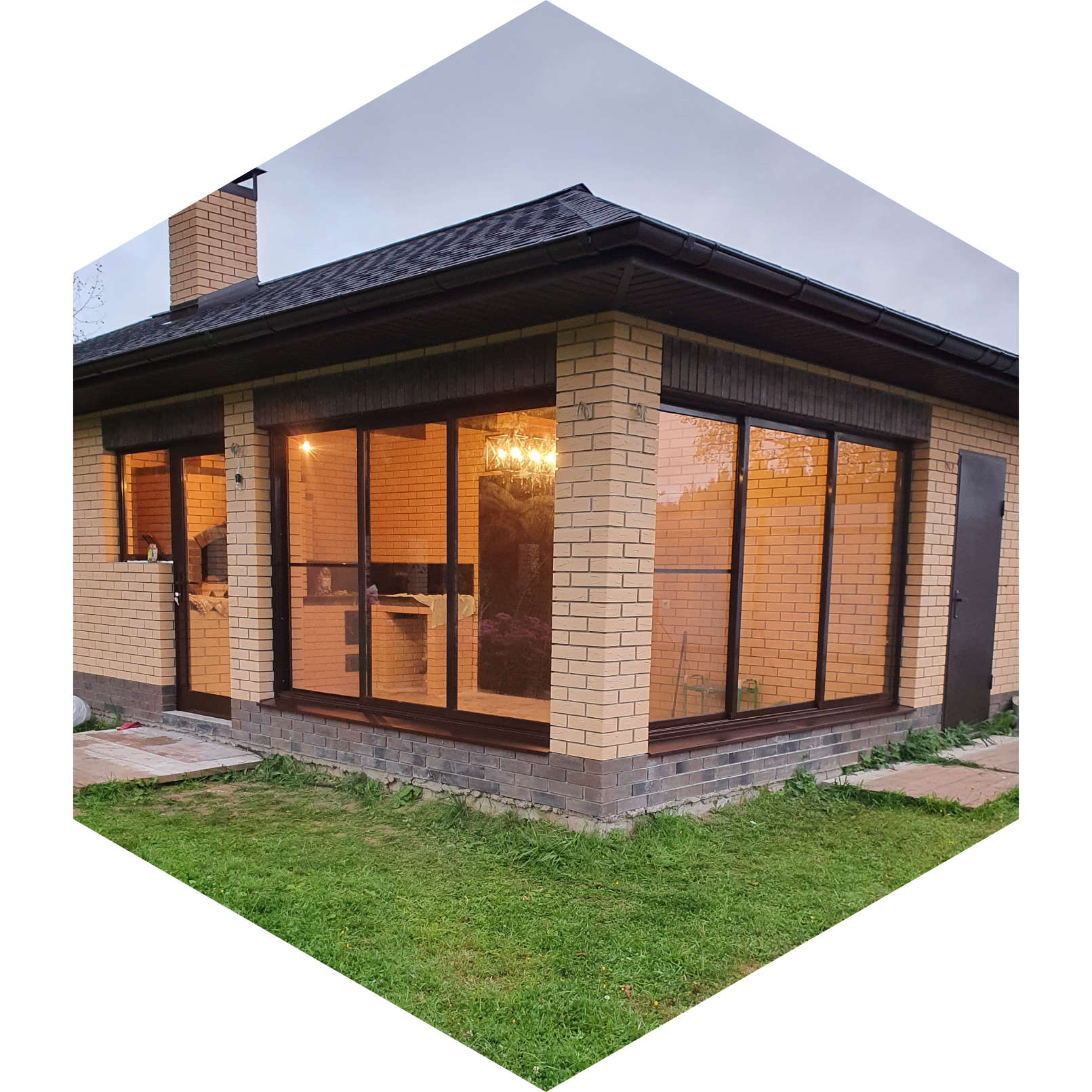 Пример остекления летней веранды с мангалом 