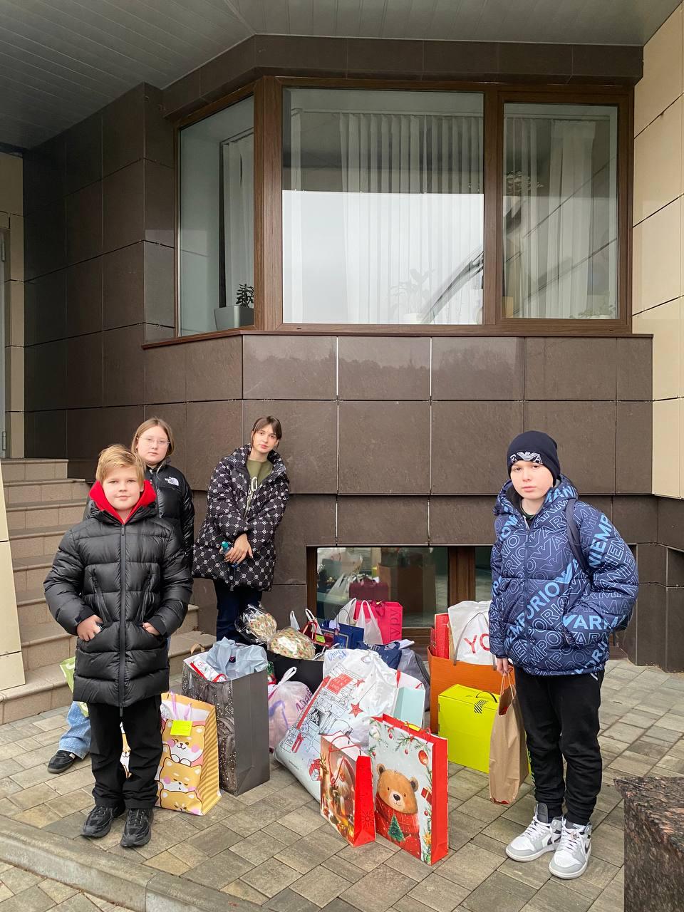 Ученики RIS участвуют в благотворительной акции в преддверии Нового года