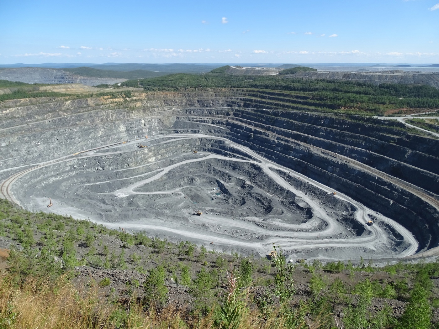 Карьер quarry. Западный карьер Качканар. Качканар Горно обогатительный комбинат. ГОК Качканар карьер. ЕВРАЗ Качканар карьер.