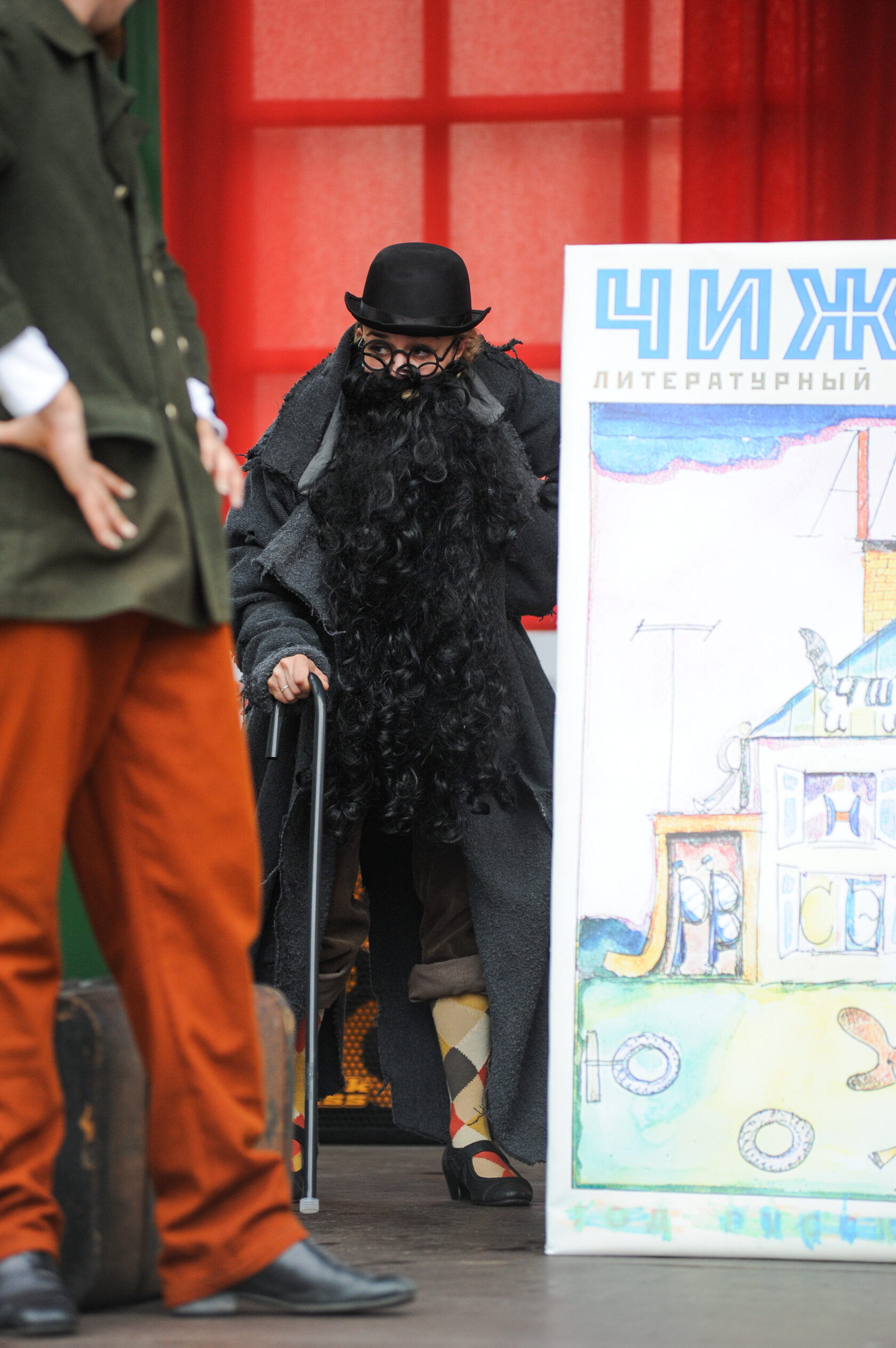 Сцена на страстном. Сцена на страстном. Маскарад венецианское шоу биробиджан расписание 28го января. Театр парабазис. Театр парабазис.