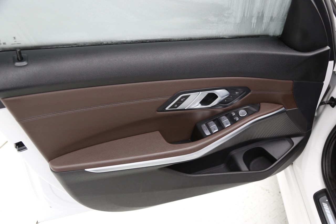 BMW 3 Series 320Li (Long)