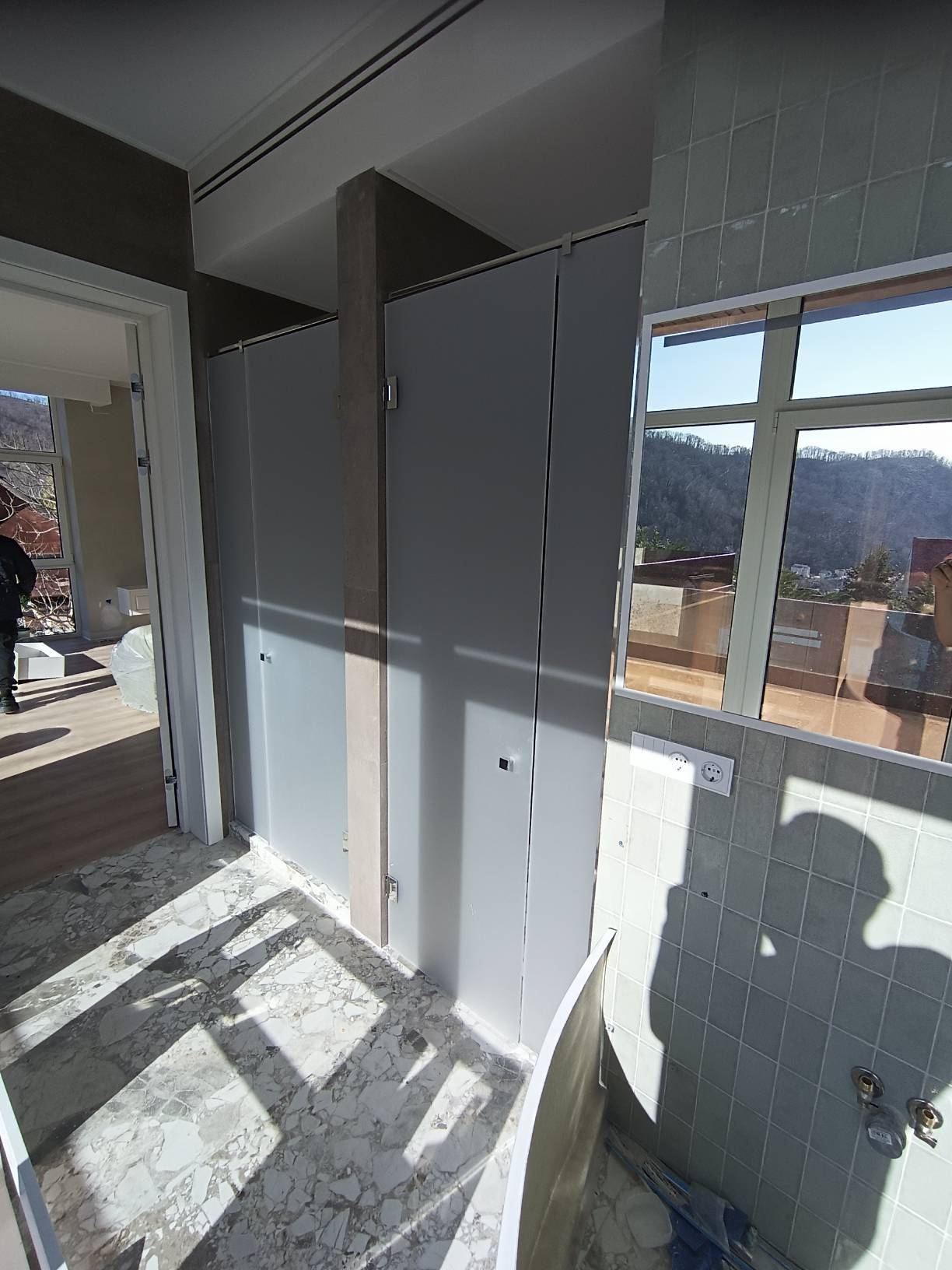 стеклянные перегородки, зонирование помещения, изделия из стекла, раздвижные перегородки, межкомнатные перегородки, душевые кабины, стеклянные ограждения