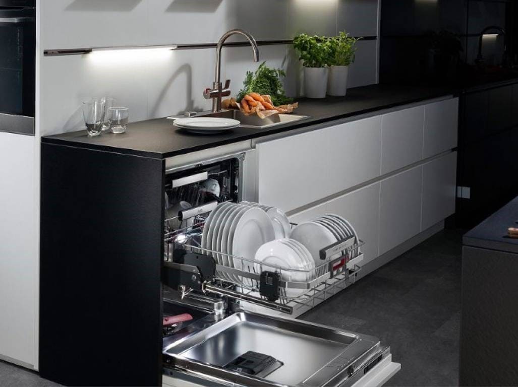 Расположение мойки и посудомоечной машины на угловой кухне