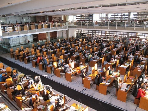 Читальный зал Национальной библиотеки Сербии