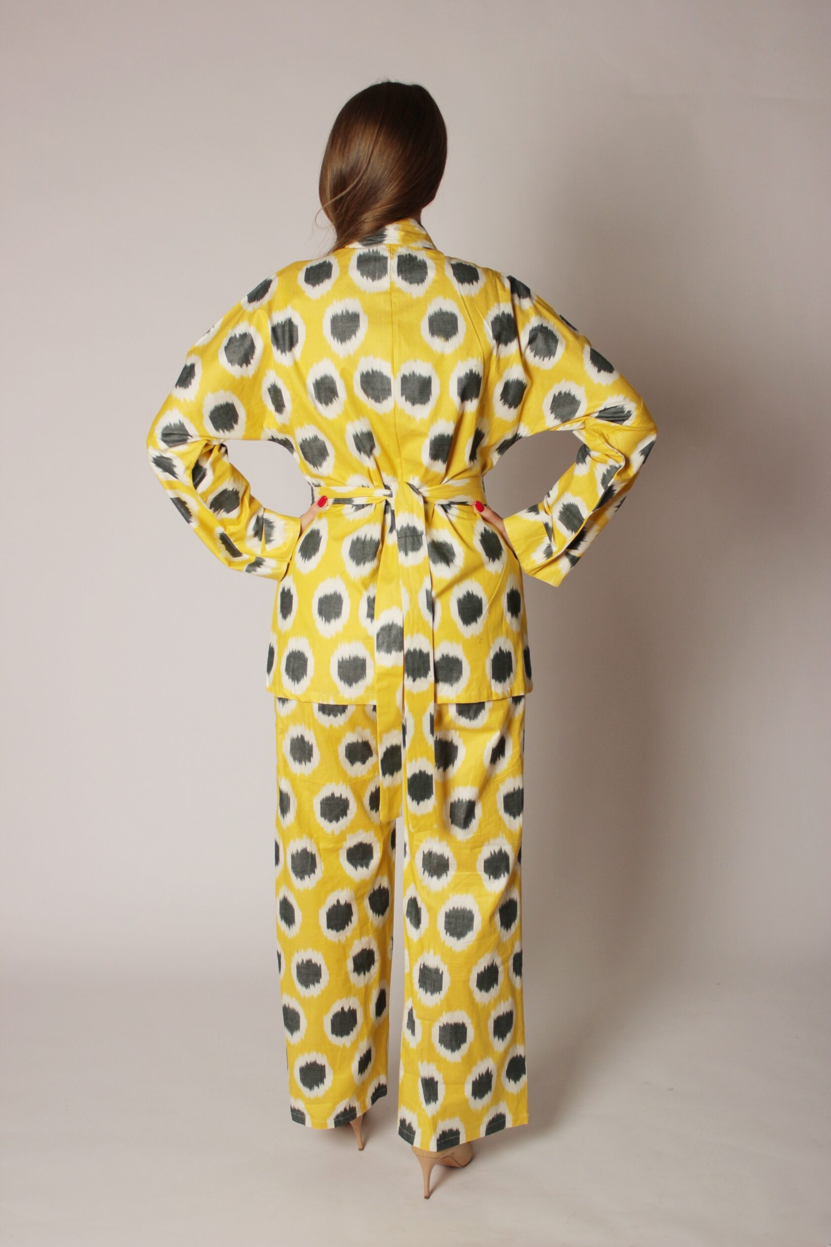 Халат, кимоно, костюм женский. Купить в магазине navigatore. На сайте, озон (ozon), маркете. В москве, спб, по всей россии. Красивый, модный, пляжный, удобный, домашний (home), турецкий, узбесккий, премиум, натуральный, восточный, желтый.