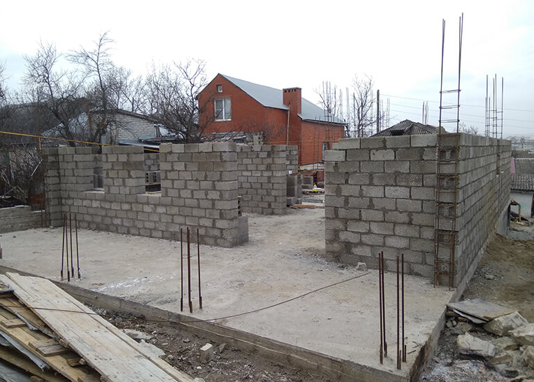 Строительство стен дома в Новороссийске