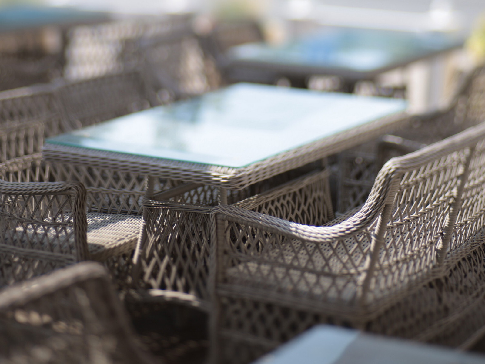 Столы и стулья Malacca на террасе