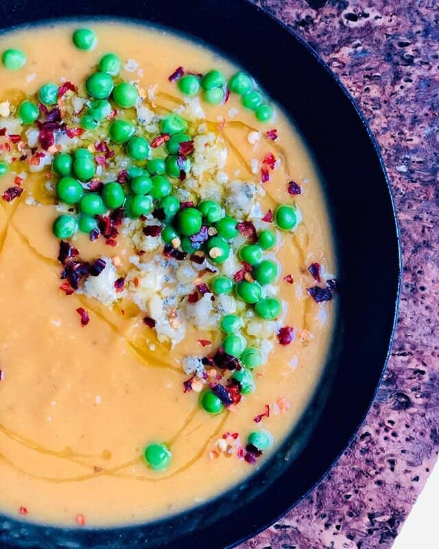 Roasted pumpkin, onion and cauliflower soup: 12 different plants in one plate