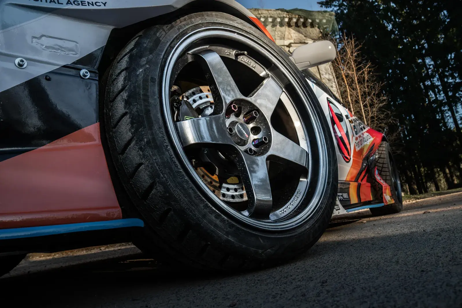 Nissan Tamashi — спортивная ливрея по макету заказчика, ракурс 5