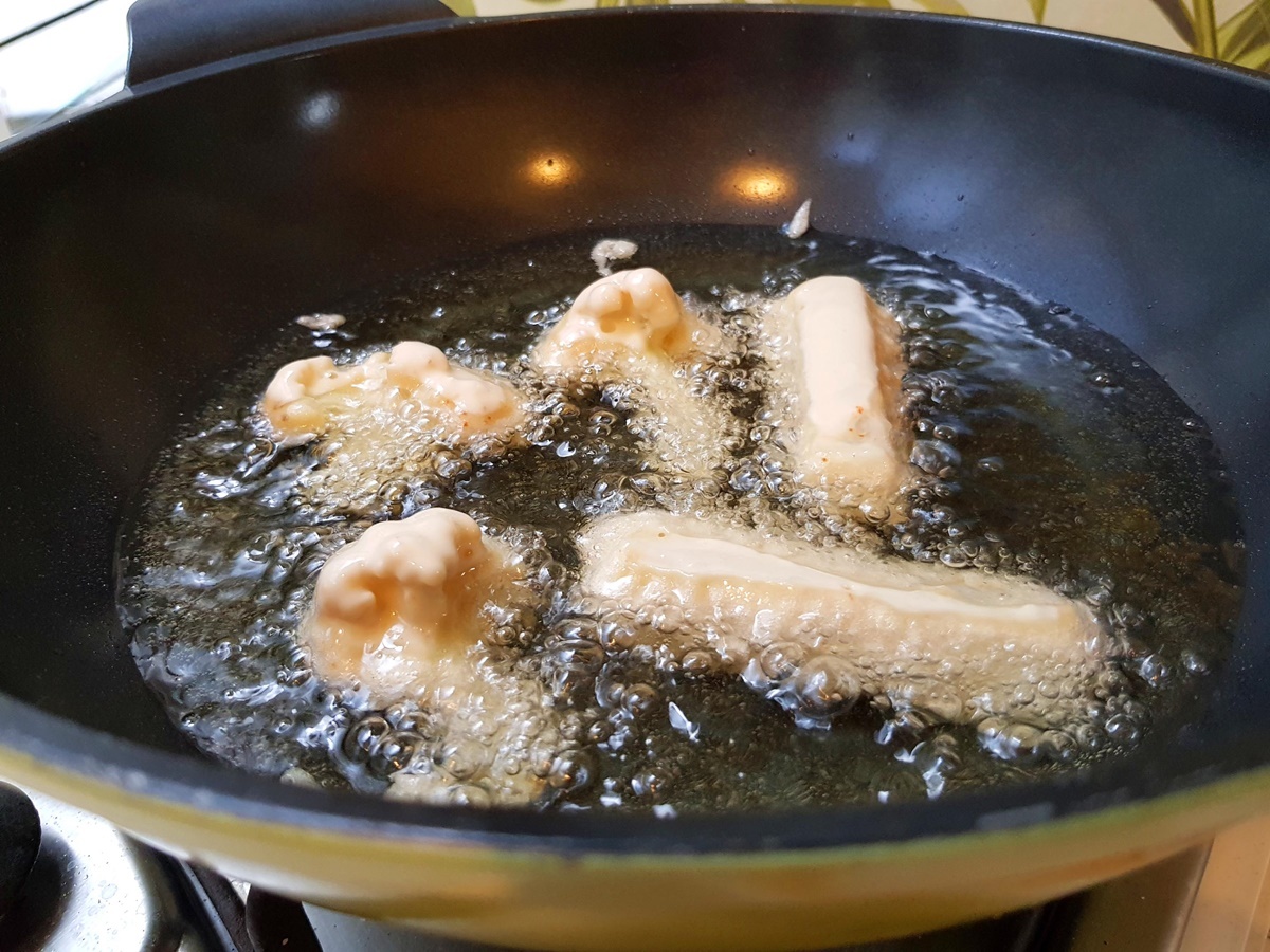 Простые рецепты хрустящего кляра для жарки рыбы, креветок, филе на сковороде