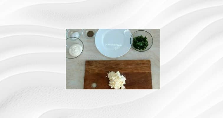 Приготовление паштета из шпрот с яйцом и плавленным сыром: шаг 4