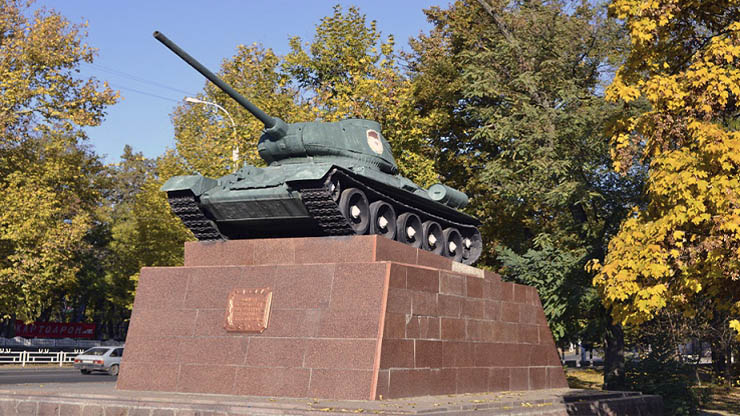 Памятник «Воинам освободителям от благодарных херсонцев» - фото
