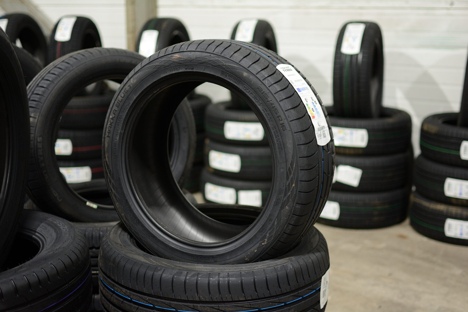 Интерфейс каталога с фильтрами TireShop