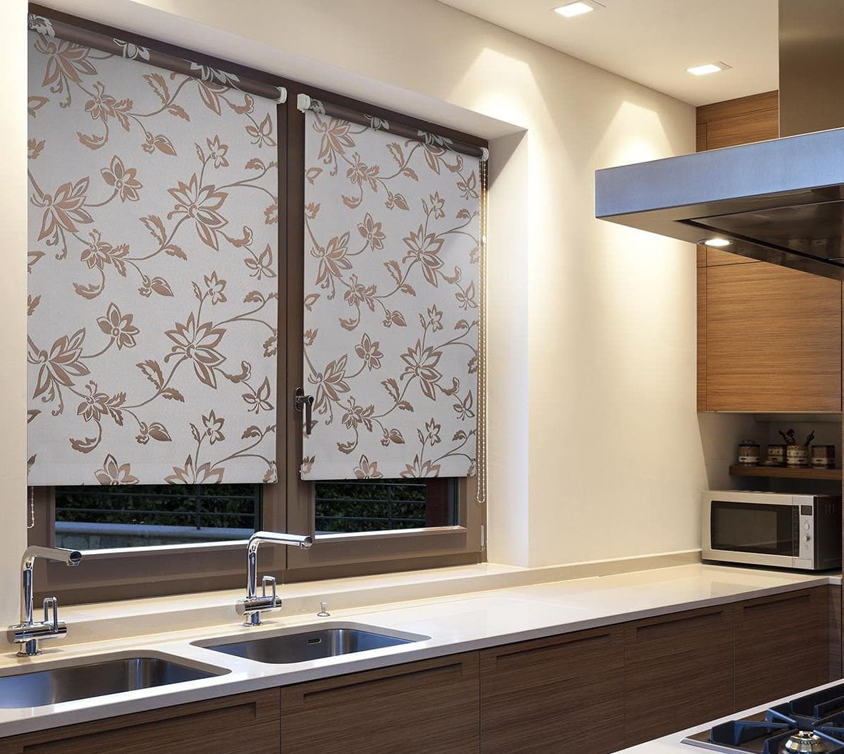 Дизайн окна на кухне жалюзи и шторы