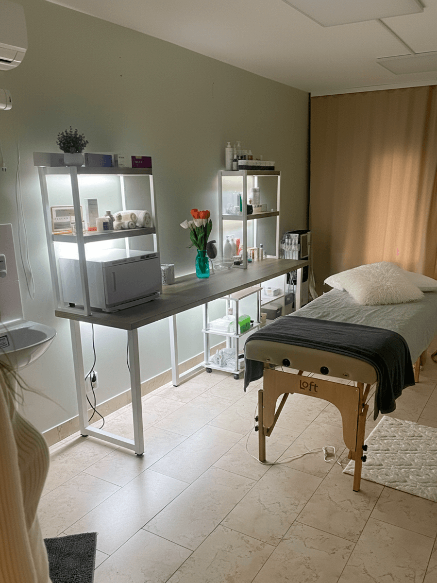 Металлическая мебель для медицинских центров и лабораторий на заказ