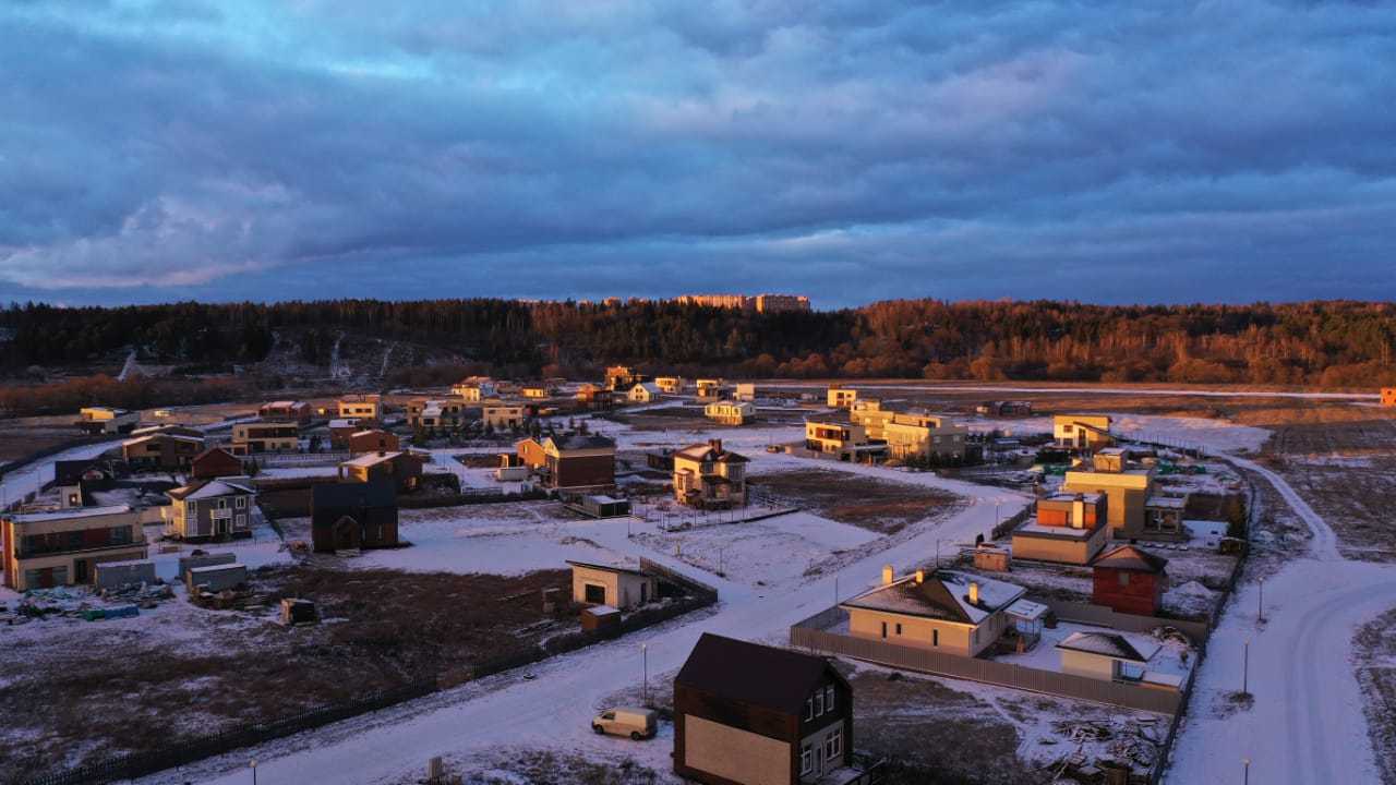 Поселок реки. Река река коттеджный поселок. Поселок река-река в Звенигороде. Река-река коттеджный поселок Звенигород. КП река река.