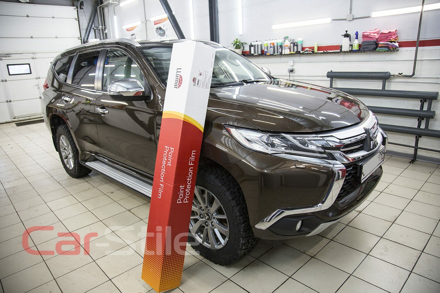 Оклейка автомобиля Mitsubishi Pajero Sport пленкой Llumar