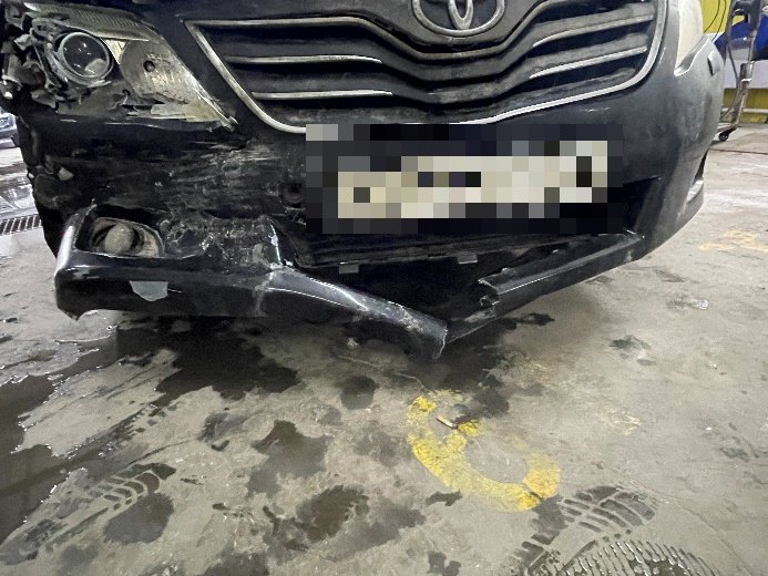 Toyota Camry после ДТП с грузовиком
