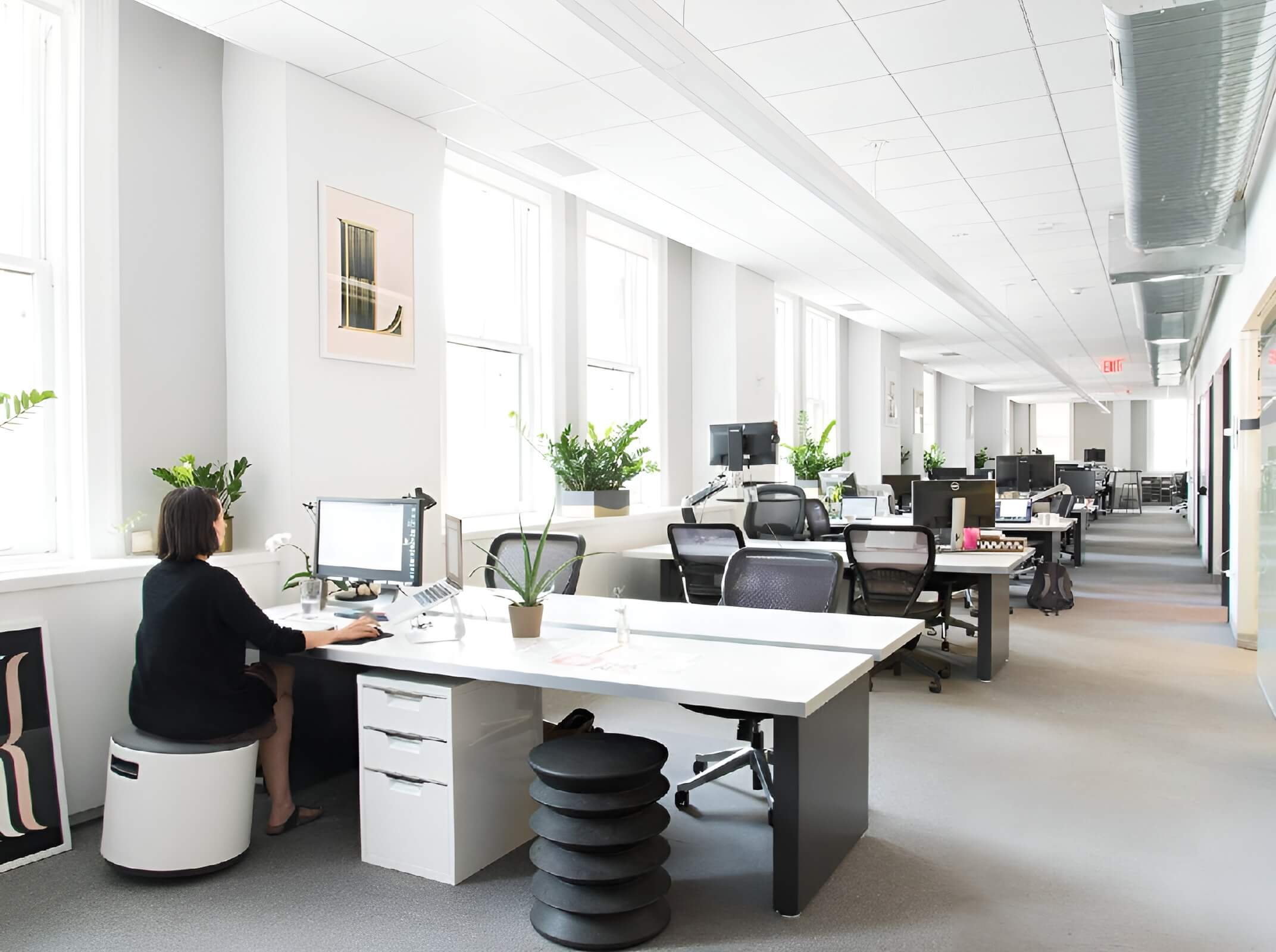 Интерьер маленького офиса. Фото моего офиса. Фото моего офиса. Фото моего офиса. Офис внутри.