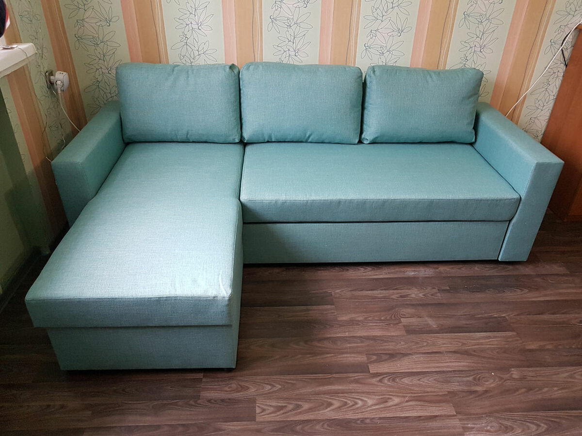 Обшивка дивана в городе в Москве и Московской области - сколько стоитзаменить обшивку углового дивана - цена на ремонт кожаного дивана в городеМосква - стоимость обшивки мебели - замена обшивки