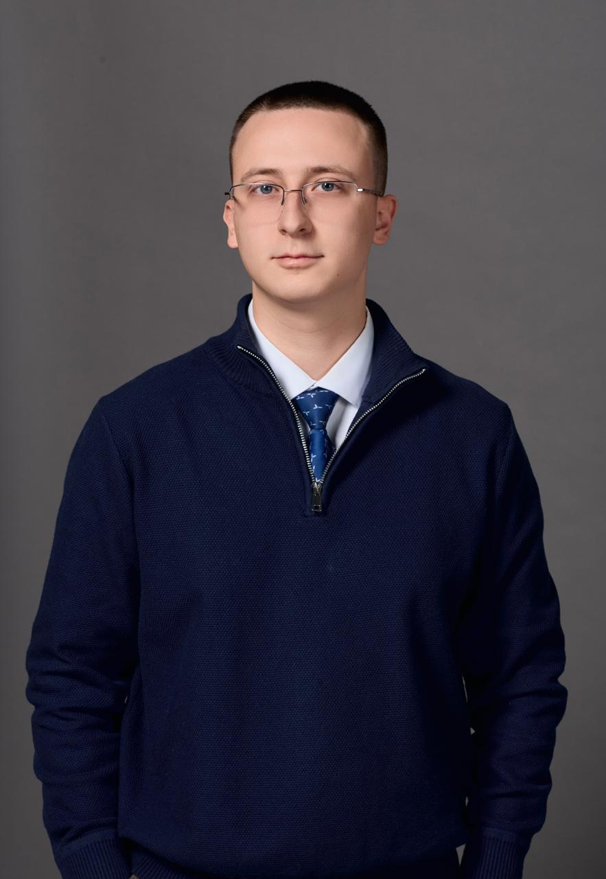 Ищу работу в сфере продаж и сопровождения клиентов - на позициях Customer Success Manager, Account Manager / Key Account Manager или менеджера по B2B-продажам.     За 5 лет в продажах и работе с клиентами я научился вести полный цикл сделки, развивать клиентский портфель, выстраивать долгосрочные отношения и работать на результат — от привлечения до удержания и роста клиента.     Сейчас хочу применять эти навыки в том числе в IT-продуктах: продавать и сопровождать решения, которые приносят бизнесу реальную пользу.     Мне ближе всего работа с тёплой базой и действующими клиентами: онбординг, развитие, upsell, удержание. 