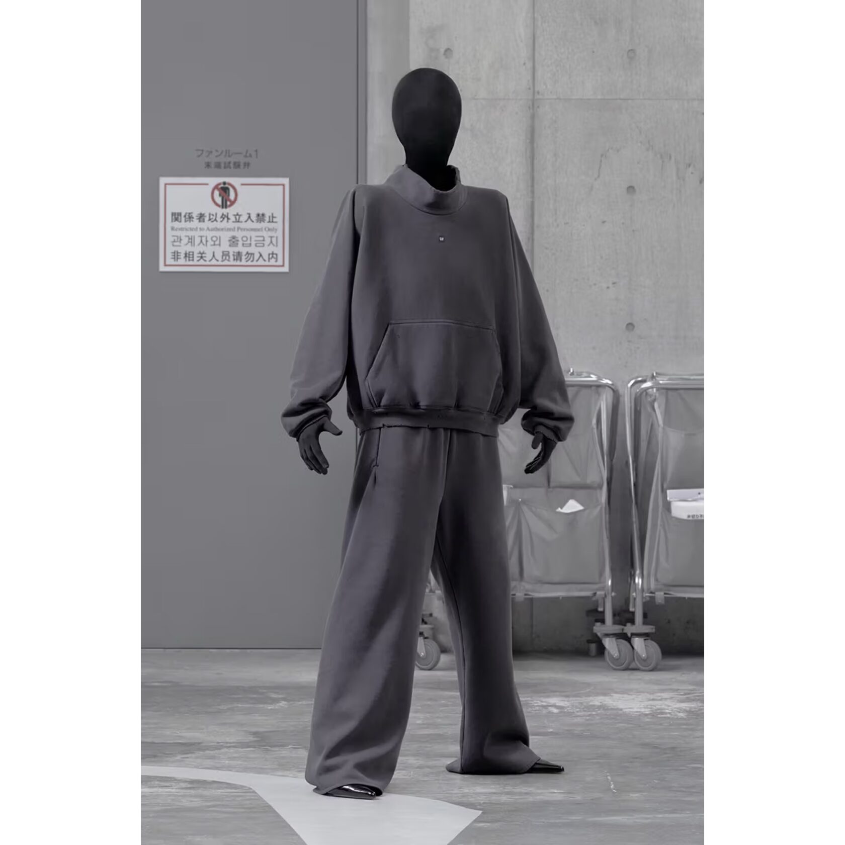 Купить Yeezy x Gap by Balenciaga в Mania Store - Быстрая доставка