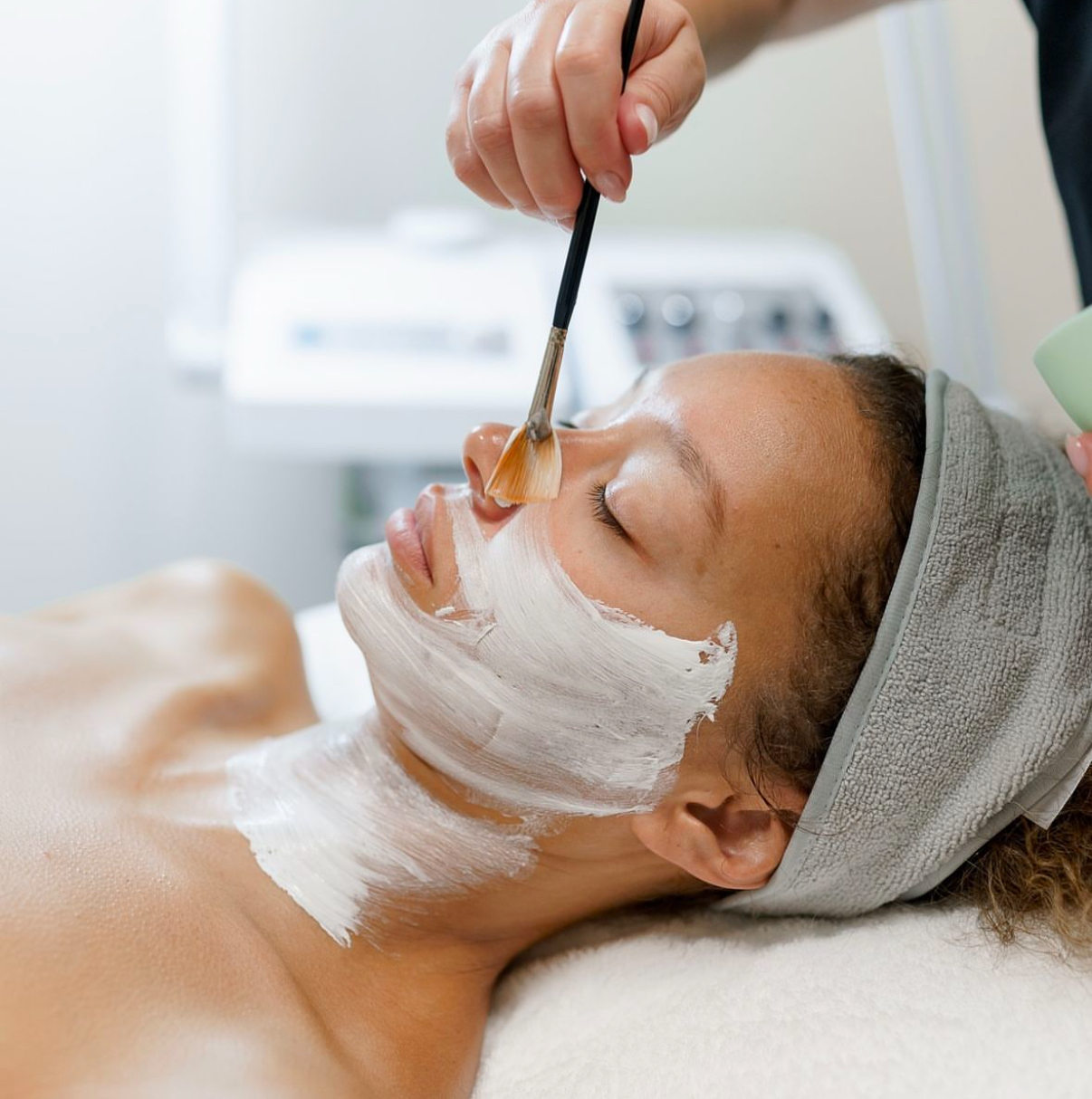 Custom Facial for acne-prone skin at Beauty Studio by Hanna